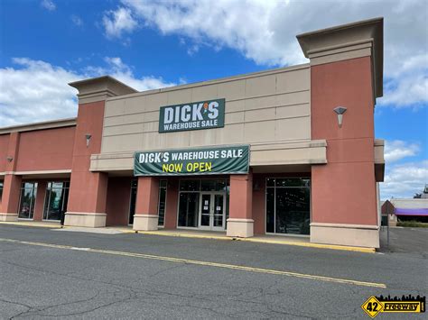 dicks ware house